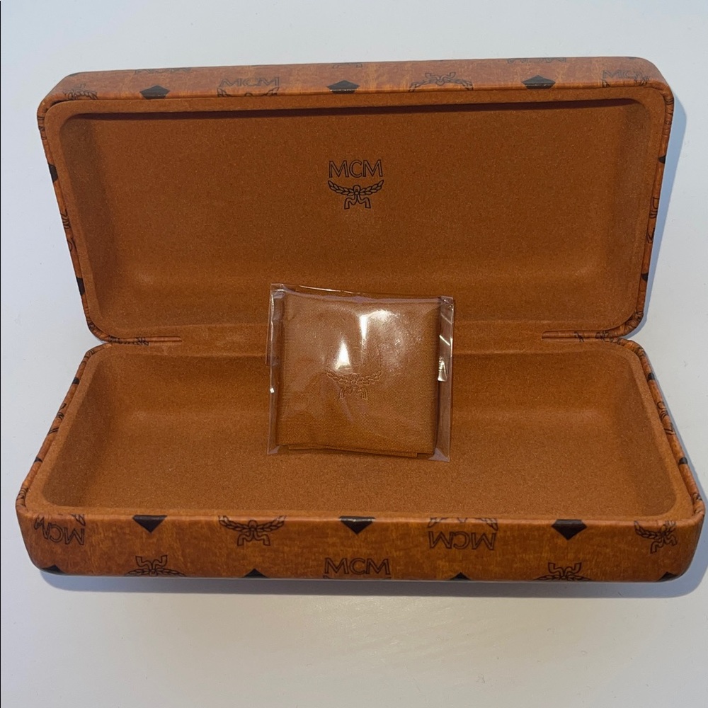 MCM Jumbo Hardshell Sunglasses Case in Cognac Visetos - Picture 3 of 9
